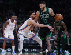 塔图姆复出首战，逆转取胜状态火爆，引发争议成为焦点！