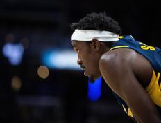 关于湖人官方公布新规，西亚卡姆引发争议，关键时刻神级表现球迷热议！的信息