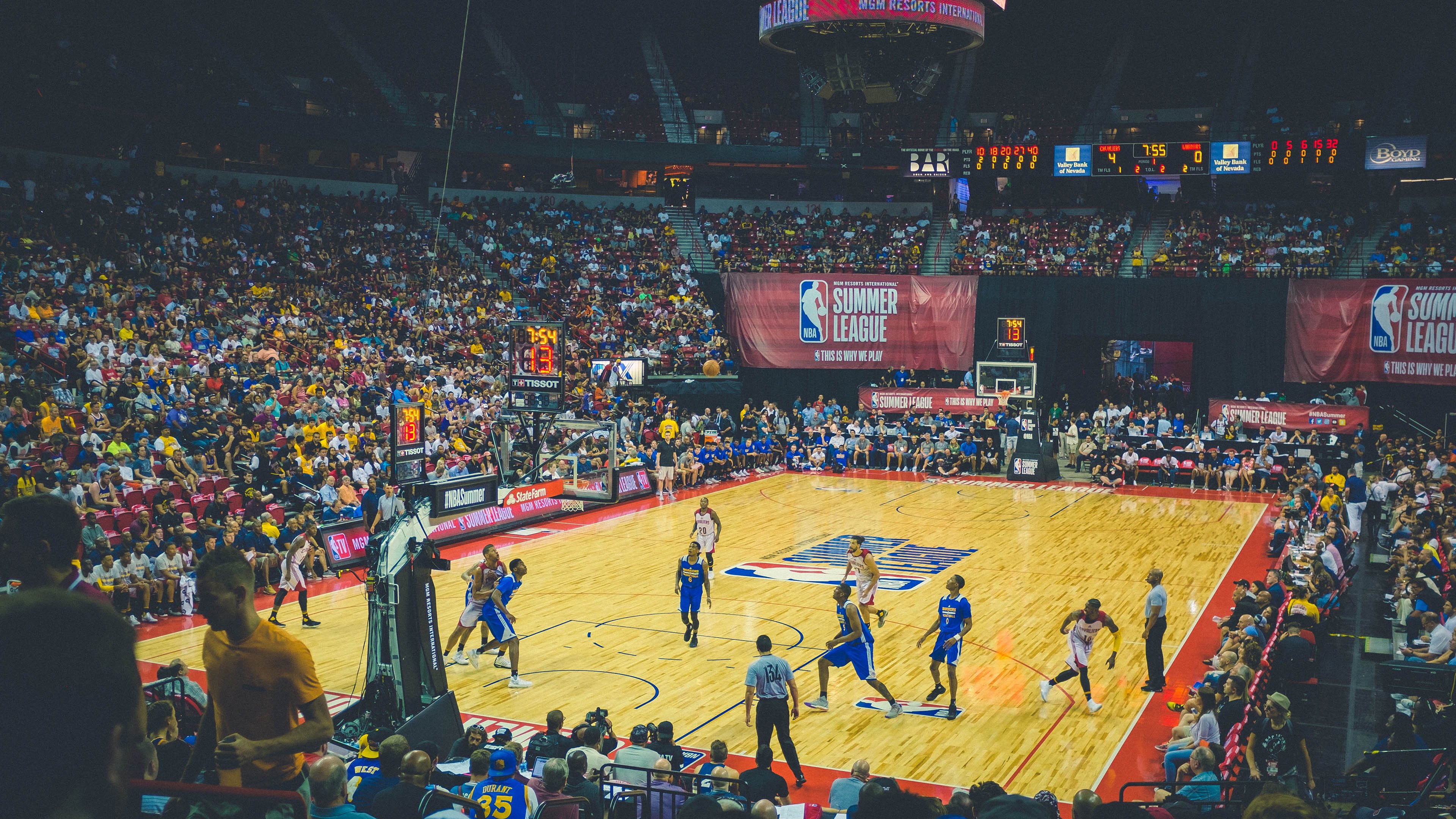  谢震业赛点兑现，上海海港淘汰洛杉矶快船晋级四强，主帅激动落泪
